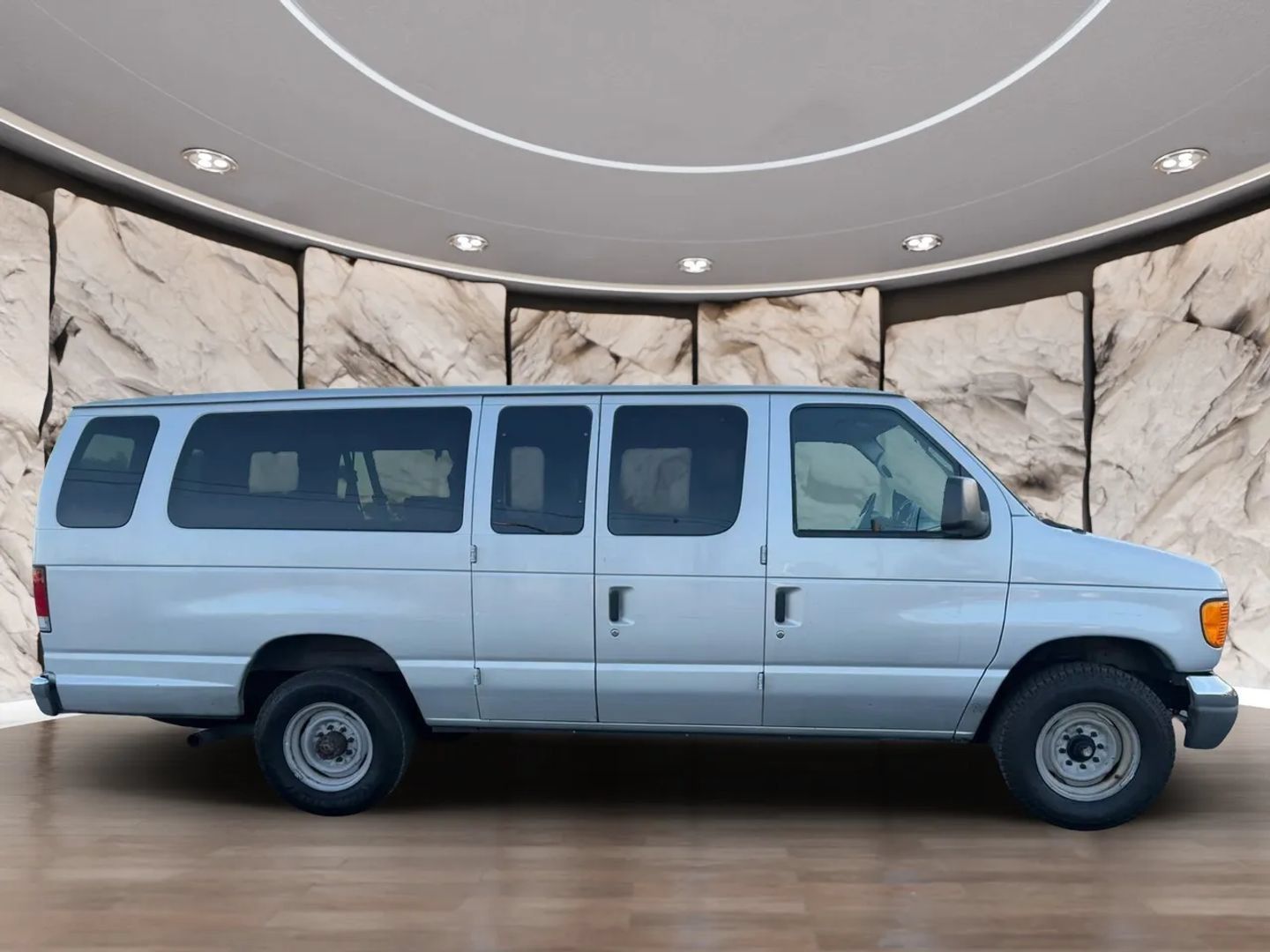 Used 2006 Ford E-350 and Econoline 350 XLT RWD image 4