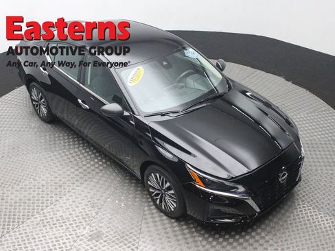 Used 2024 Nissan Altima 2.5 SV image 3