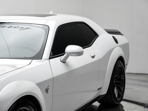 Used 2018 Dodge Challenger SRT Hellcat RWD image 33
