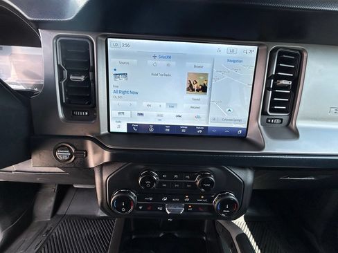 Used 2022 Ford Bronco Outer Banks w/ Sasquatch Package AWD/4WD image 21