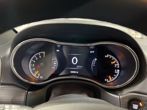 Used 2019 Jeep Grand Cherokee Altitude image 26