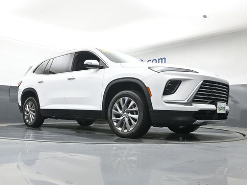 Used 2025 Buick Enclave Preferred image 24