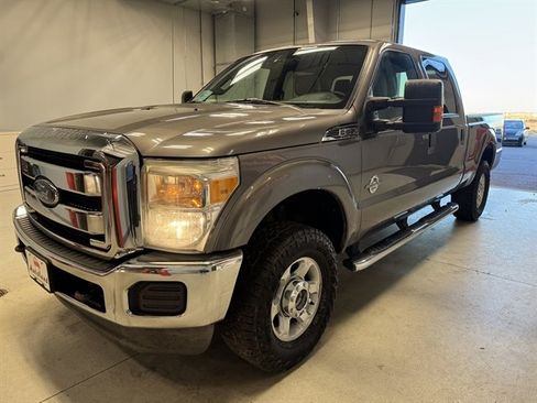Used 2013 Ford F250 XLT w/ XLT Interior Pkg image 3