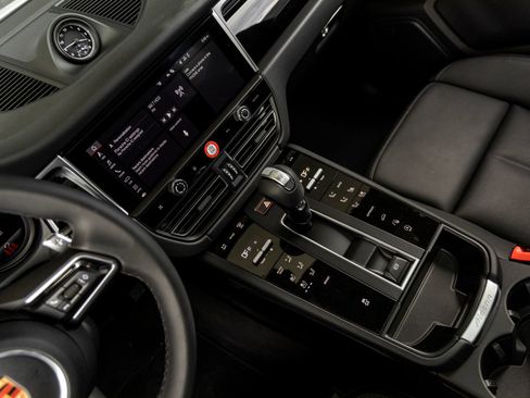 New 2026 Porsche Macan AWD/4WD image 32