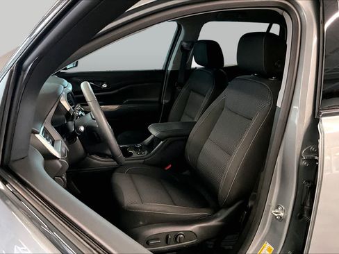 Used 2023 GMC Acadia SLE w/ Driver Convenience Package FWD image 8