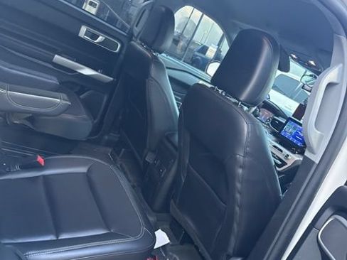 Used 2023 Ford Explorer XLT w/ Equipment Group 202A RWD image 3
