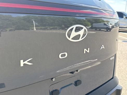 Used 2025 Hyundai Kona SE AWD/4WD image 17