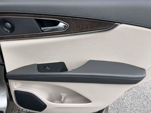 Used 2020 Lincoln Nautilus Reserve w/ Equipment Group 201A image 8