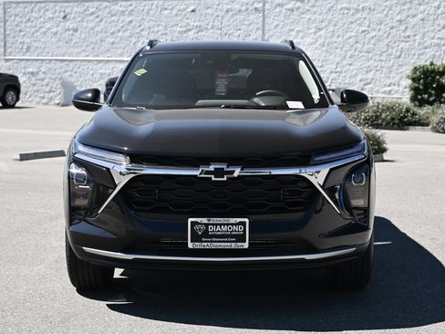 New 2026 Chevrolet Trax LT w/ LPO, Blackout Package image 2