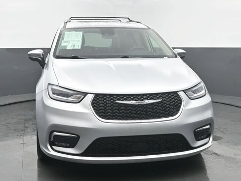 Used 2023 Chrysler Pacifica Limited FWD image 8