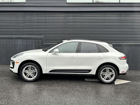 Certified 2025 Porsche Macan image 2