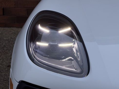 New 2026 Porsche Macan S image 12