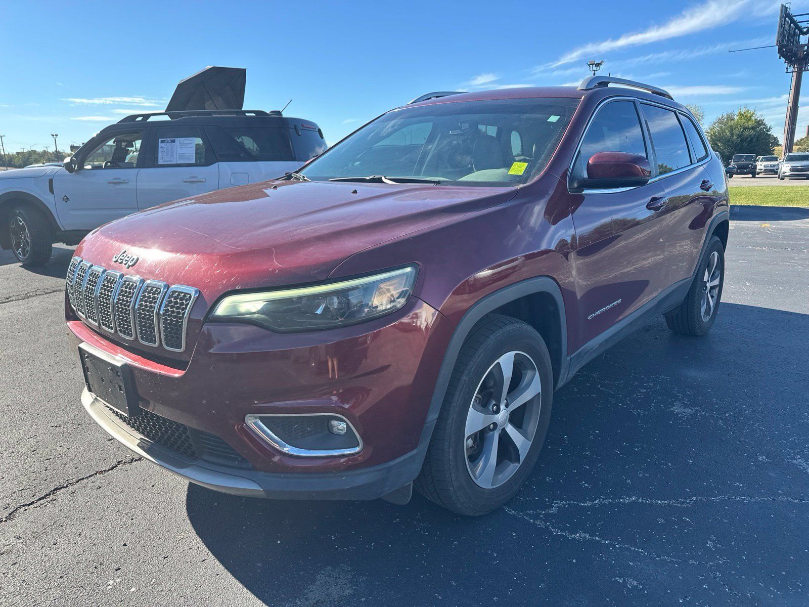 Used 2019 Jeep Cherokee Limited AWD/4WD image 1