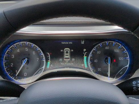 Used 2026 Chrysler Pacifica Limited FWD image 28