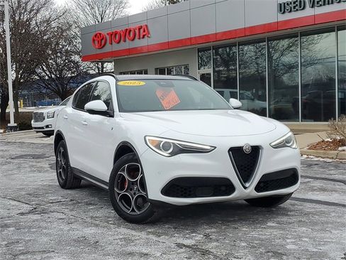 Used 2023 Alfa Romeo Stelvio Ti image 37