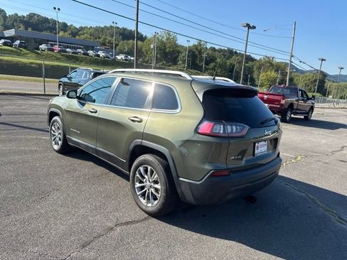 Used 2019 Jeep Cherokee Latitude Plus w/ Cold Weather Group AWD/4WD image 6