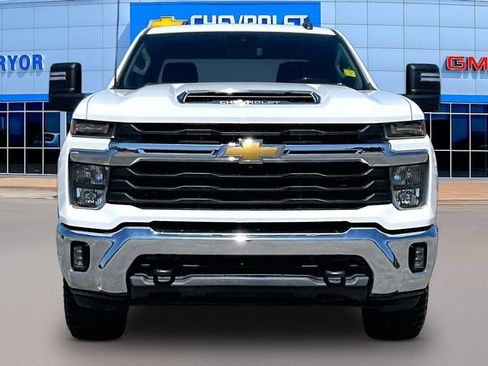 Used 2025 Chevrolet Silverado 2500 LT AWD/4WD image 2