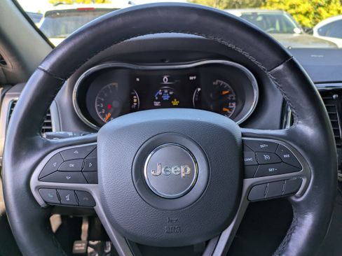 Used 2021 Jeep Grand Cherokee Laredo X image 26