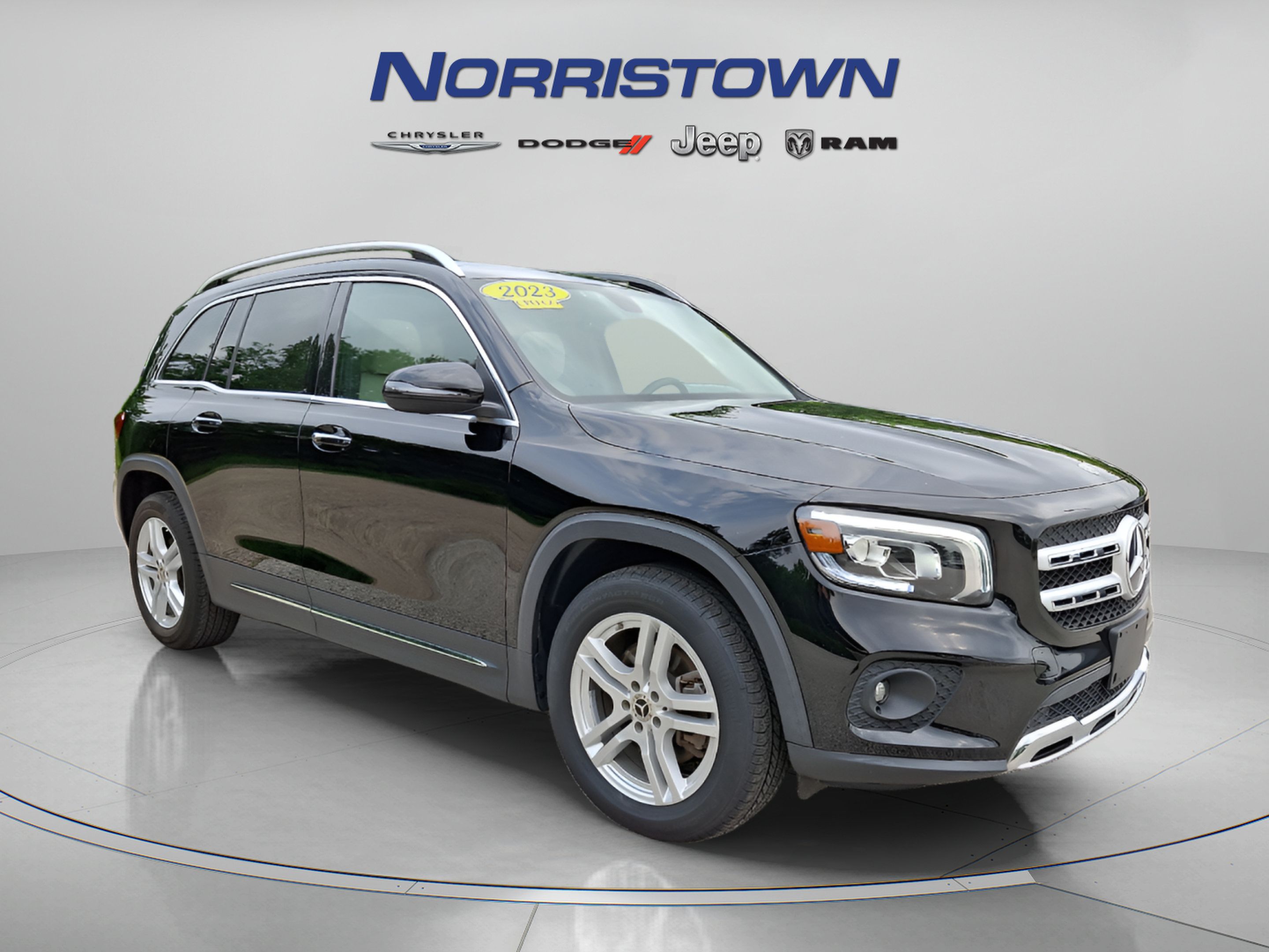 Used 2023 Mercedes-Benz GLB 250 4MATIC image 1
