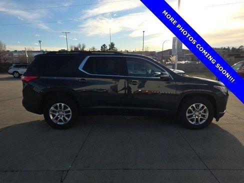 Used 2021 Chevrolet Traverse LT image 4