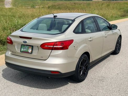 Used 2017 Ford Focus SE FWD image 36