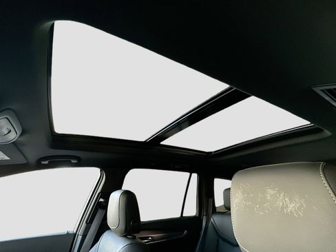 Used 2025 Cadillac XT6 Luxury image 23