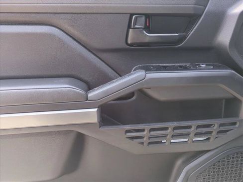 Certified 2024 Toyota Tacoma SR5 AWD/4WD image 11