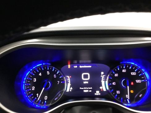 Used 2023 Chrysler Pacifica Touring-L image 35