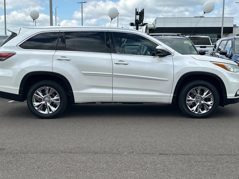 Used 2015 Toyota Highlander XLE FWD image 3