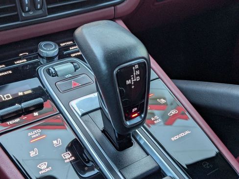 Used 2022 Porsche Cayenne image 20