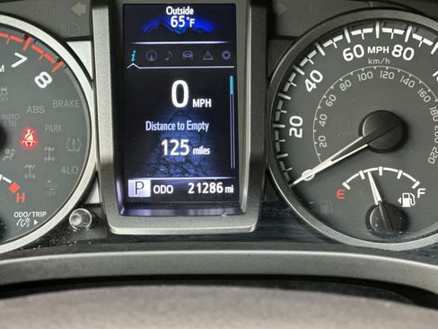 Used 2022 Toyota Tacoma TRD Off-Road w/ Technology Package image 28