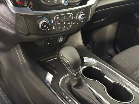 Used 2022 Chevrolet Traverse LT FWD image 23