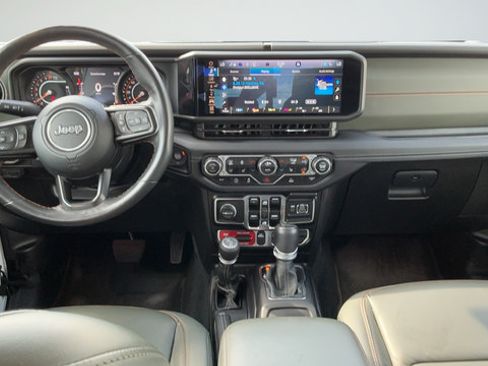 Used 2024 Jeep Gladiator Mojave w/ Technology Group AWD/4WD image 10