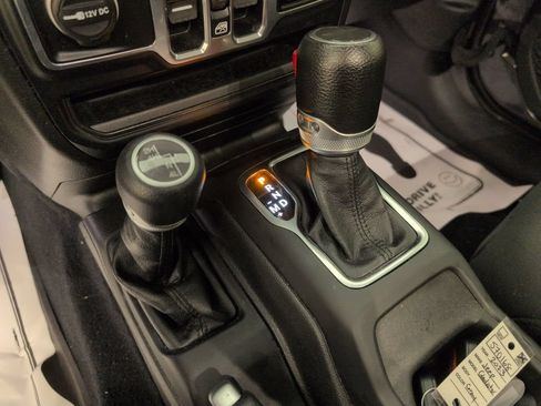Used 2023 Jeep Gladiator Sport AWD/4WD image 20