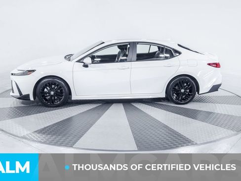 Used 2025 Toyota Camry SE image 4