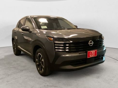 Used 2025 Nissan Kicks SV AWD/4WD image 8