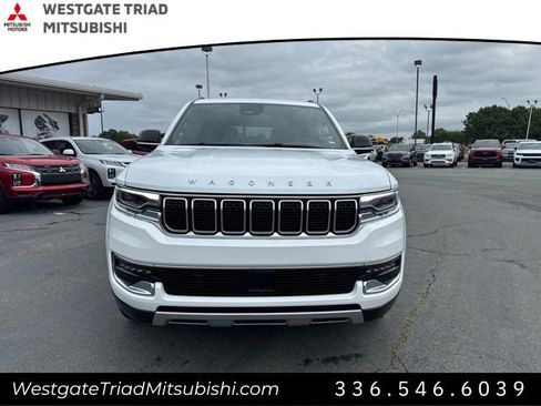 Used 2024 Jeep Wagoneer L Series II w/ Flexible Seating Group AWD/4WD image 2