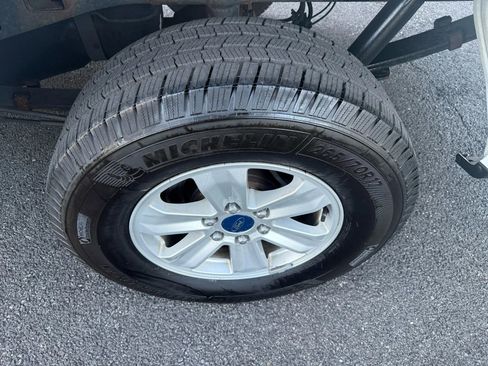 Used 2017 Ford F150 XLT w/ Trailer Tow Package image 19