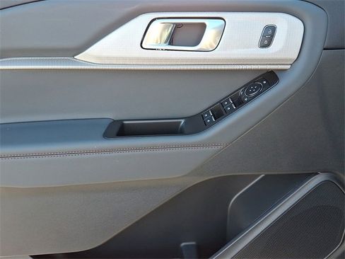 New 2026 Ford Explorer Active w/ Active Comfort Package image 8