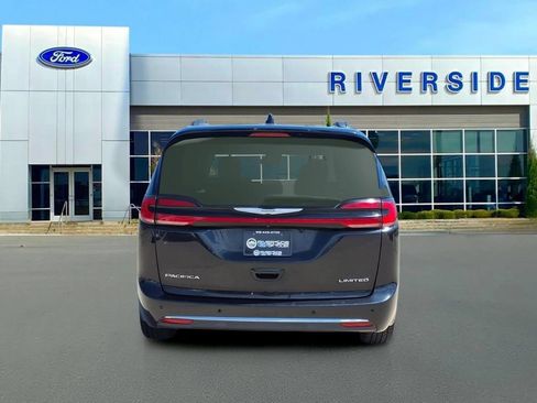 Used 2023 Chrysler Pacifica Limited FWD image 6