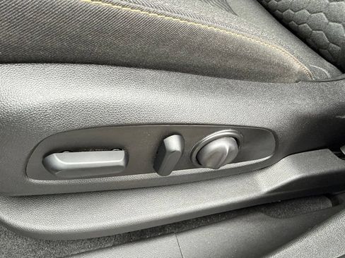 Used 2019 Chevrolet Equinox LT w/ LPO, Floor Liner Package FWD image 24