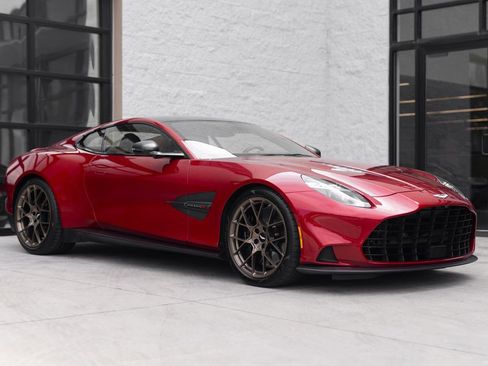 Used 2025 Aston Martin Vanquish image 1
