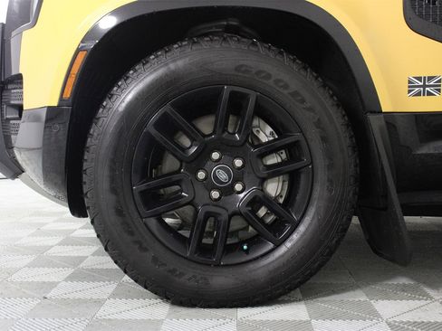 Used 2022 Land Rover Defender 110 X-Dynamic SE image 28
