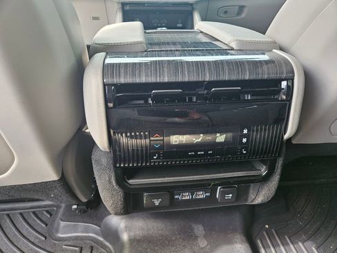 Used 2022 Jeep Wagoneer Series III w/ Convenience Group I AWD/4WD image 15