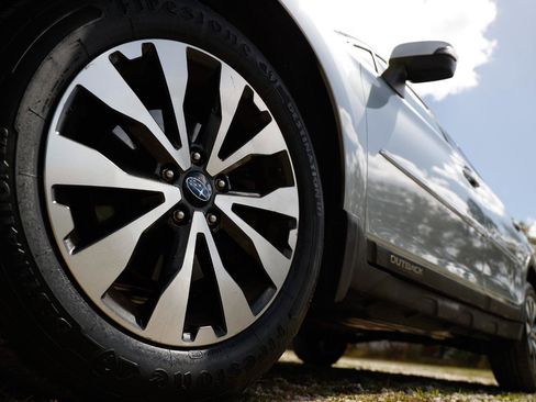 Used 2016 Subaru Outback 2.5i Limited image 24