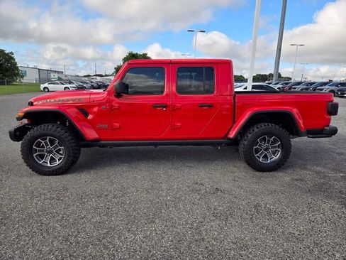 Used 2025 Jeep Gladiator Mojave AWD/4WD image 4