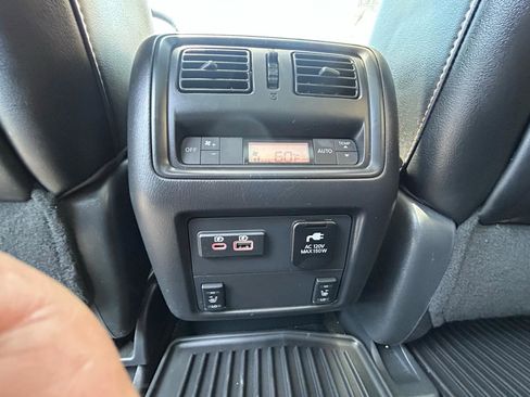 Used 2020 Nissan Pathfinder SL AWD/4WD image 20