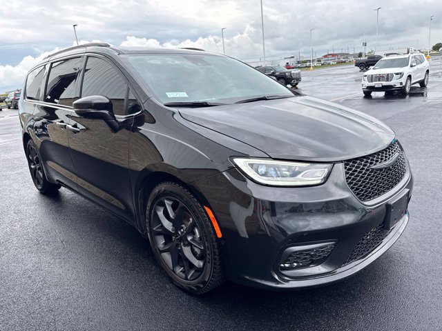 Used 2022 Chrysler Pacifica Limited w/ Uconnect Theater Family Group FWD image 6
