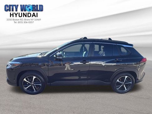 Used 2024 Toyota Corolla Cross AWD Hybrid w/ Convenience Package image 2