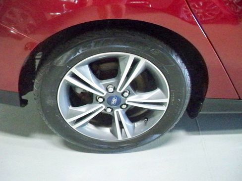 Used 2014 Ford Focus SE w/ SE Sport Package image 9